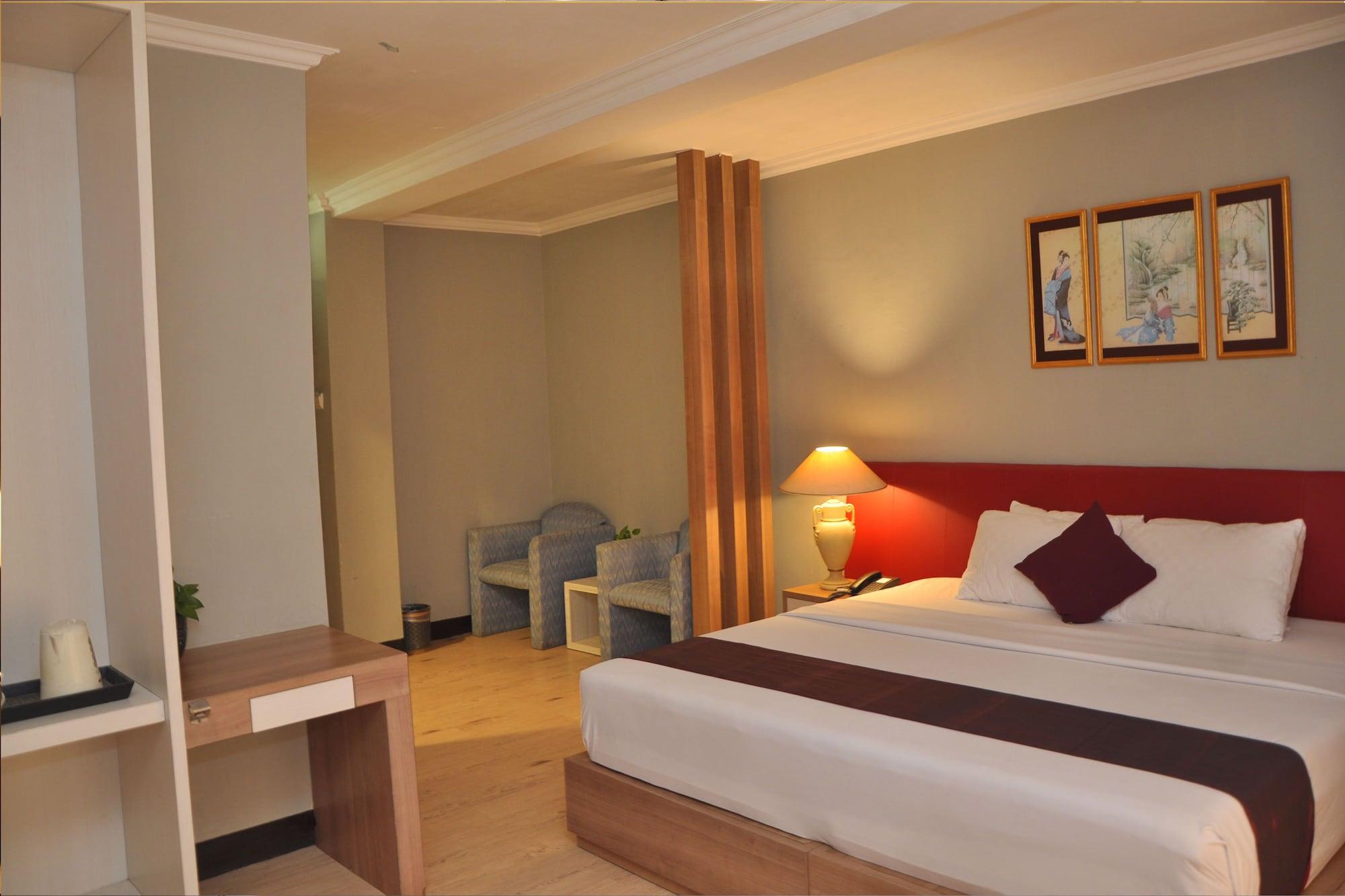 Royal Hotel Tretes Prigen Екстер'єр фото