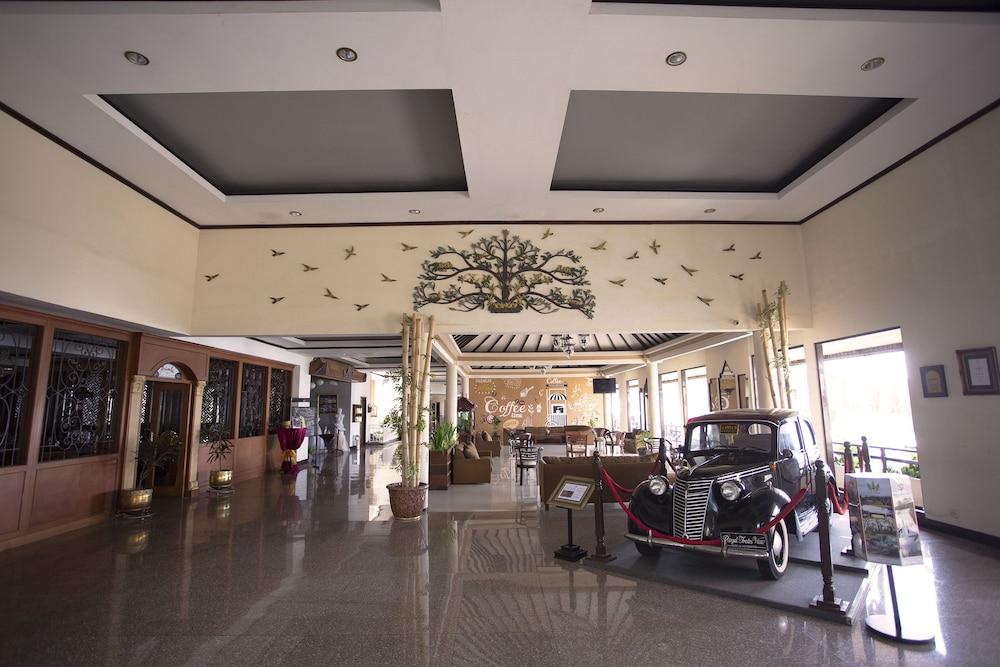 Royal Hotel Tretes Prigen Екстер'єр фото