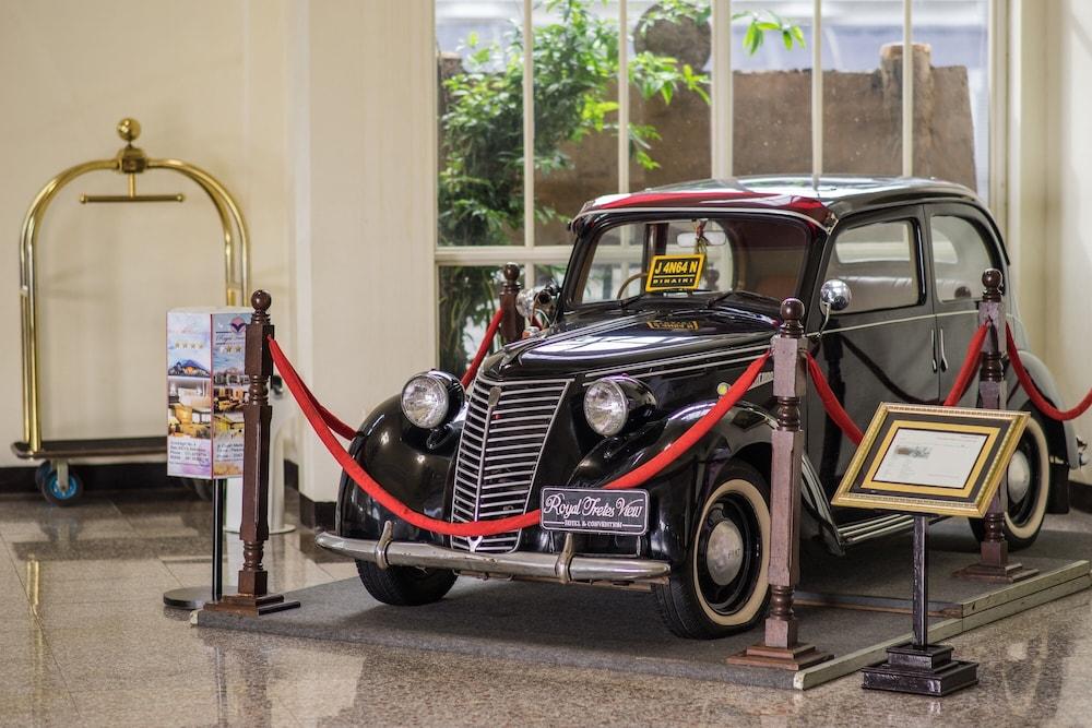Royal Hotel Tretes Prigen Екстер'єр фото