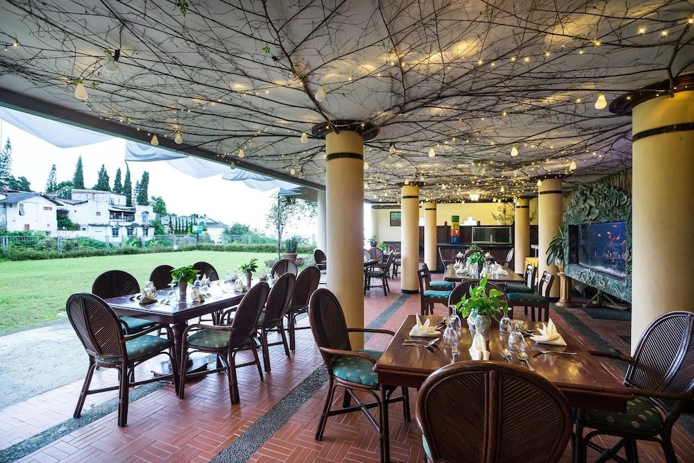 Royal Hotel Tretes Prigen Екстер'єр фото