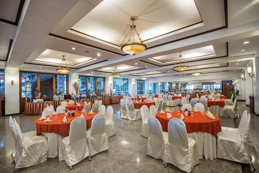 Royal Hotel Tretes Prigen Екстер'єр фото