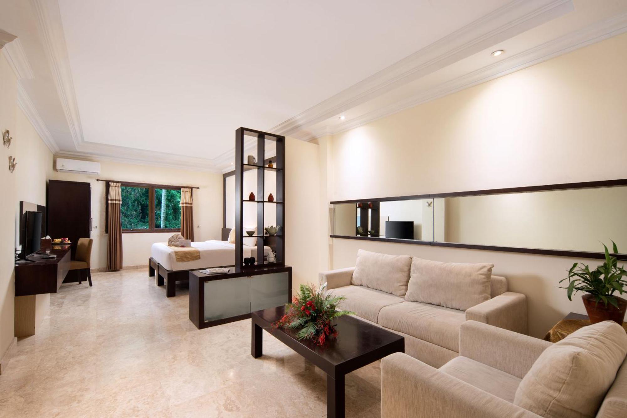 Royal Hotel Tretes Prigen Екстер'єр фото
