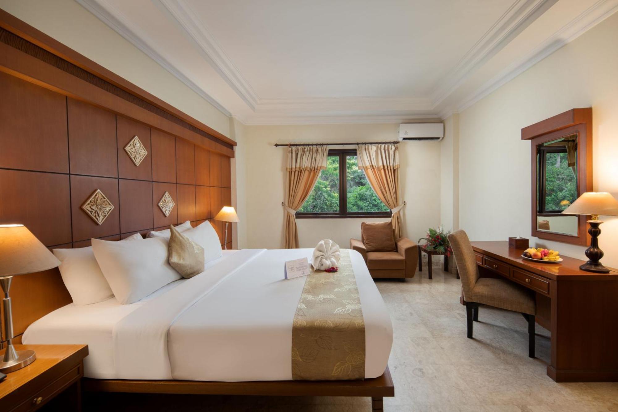 Royal Hotel Tretes Prigen Екстер'єр фото