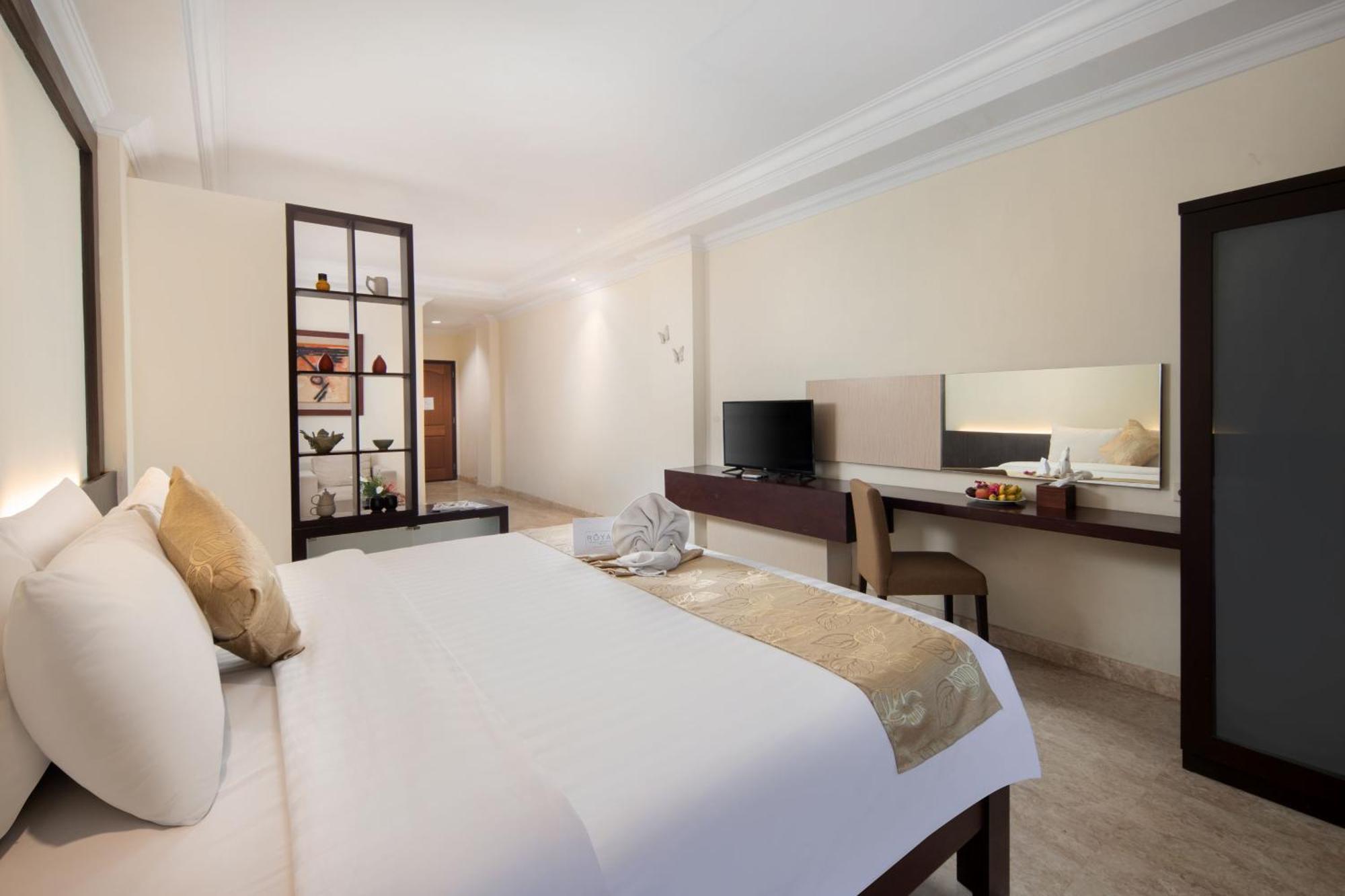Royal Hotel Tretes Prigen Екстер'єр фото
