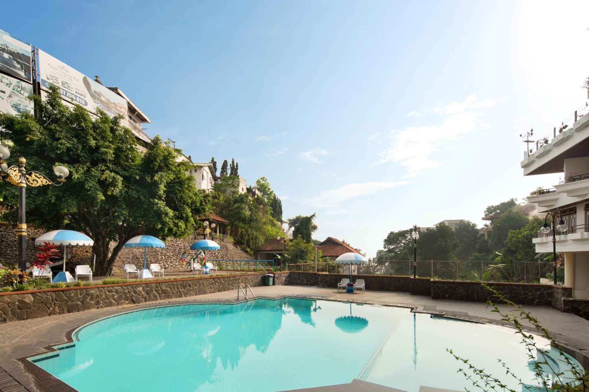 Royal Hotel Tretes Prigen Екстер'єр фото