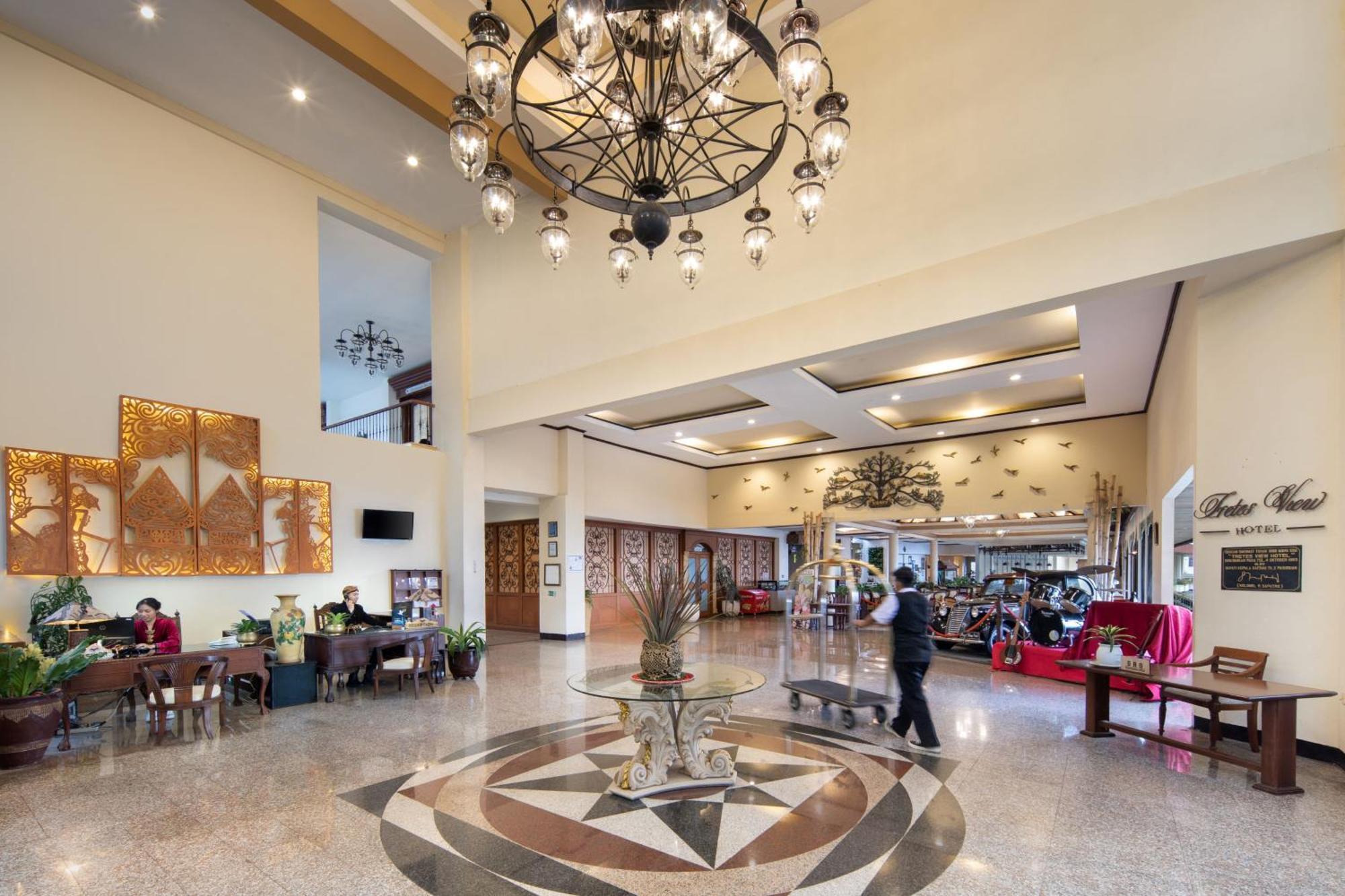 Royal Hotel Tretes Prigen Екстер'єр фото