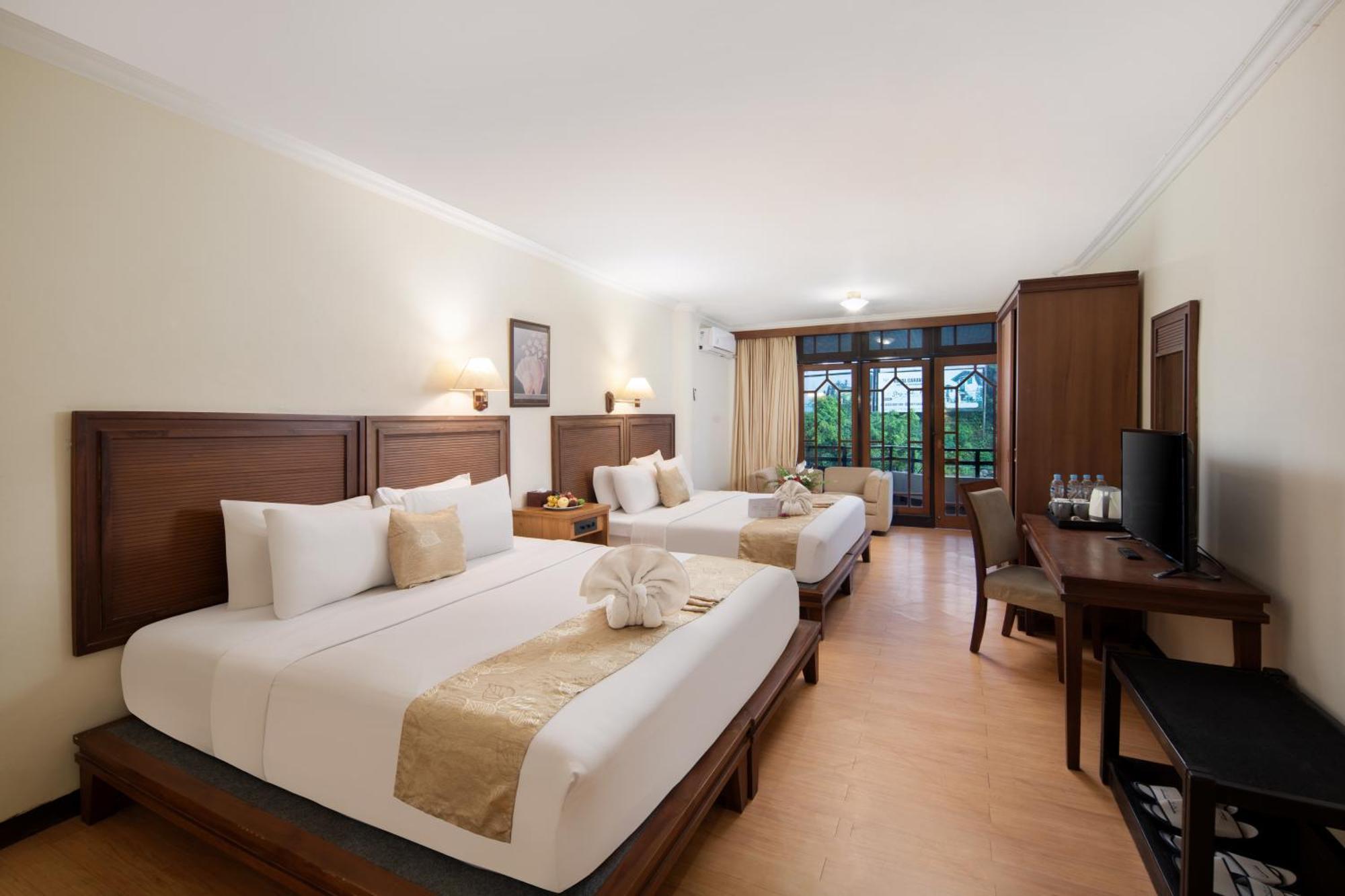 Royal Hotel Tretes Prigen Екстер'єр фото