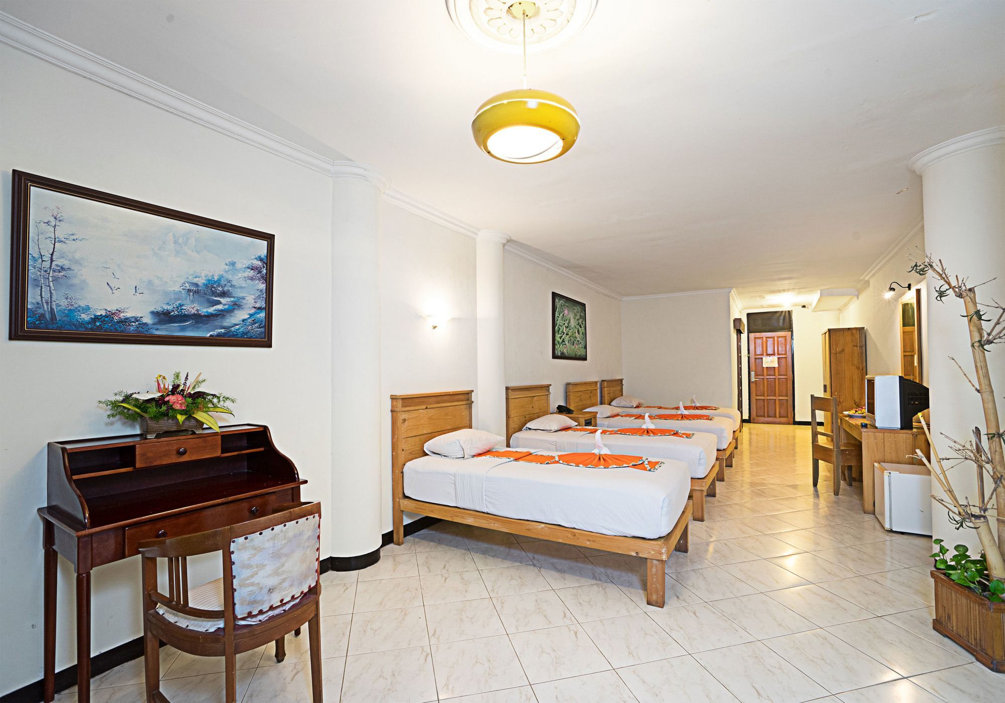 Royal Hotel Tretes Prigen Екстер'єр фото